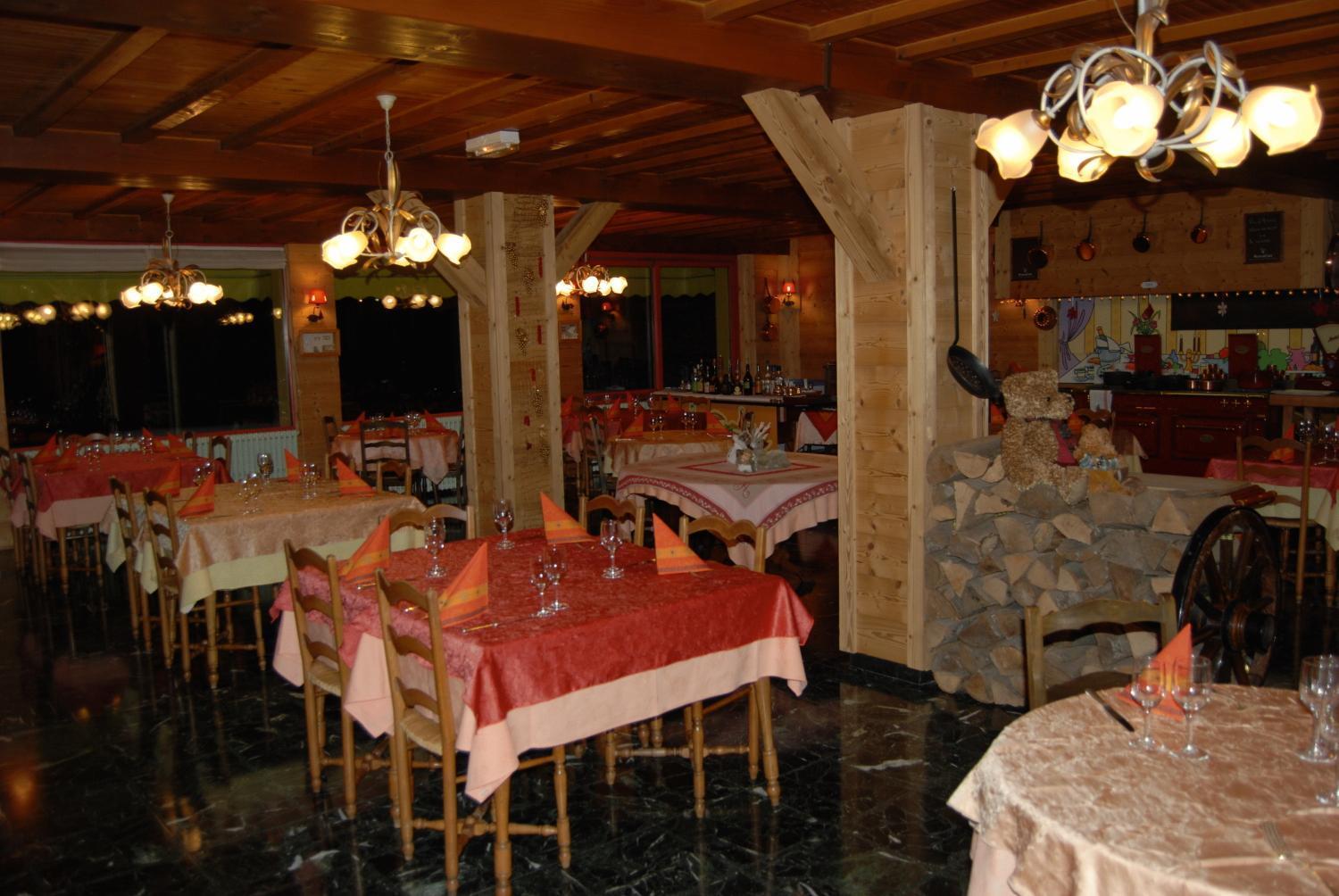 Hotel De La Couronne Mijoux Esterno foto